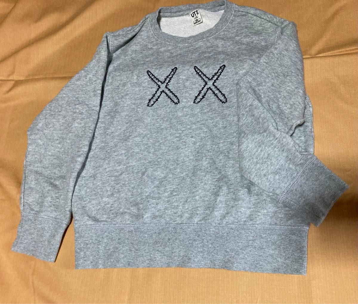 ユニクロ　UT KAWS／セサミストリートコラボ　裏毛トレーナー　子供用140サイズ