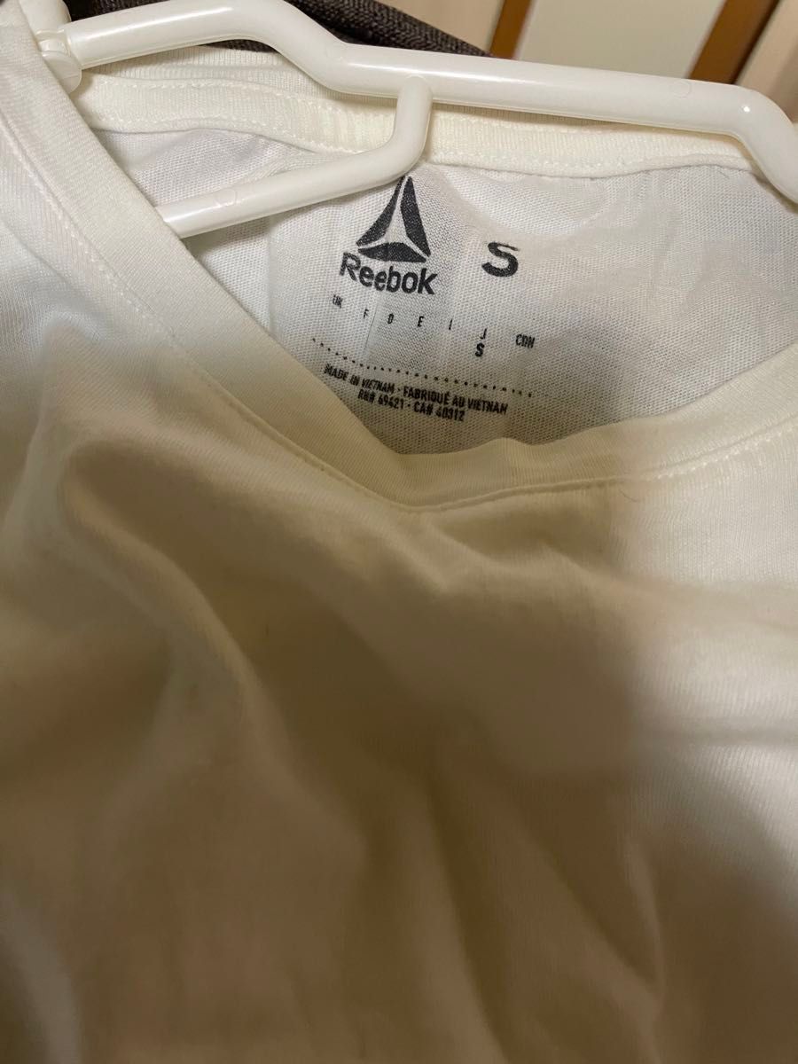 リーボック　スポーツウェア　ヨガ　 ホワイト　オフホワイト　Tシャツ