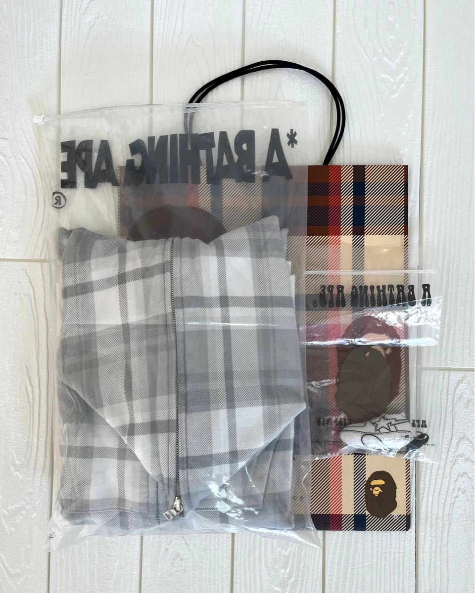 【美品】A BATHING APE チェックパーカー Sサイズ + キーチェーン 【美品】A BATHING APE チェックパーカー Sサイズ + キーチェーン