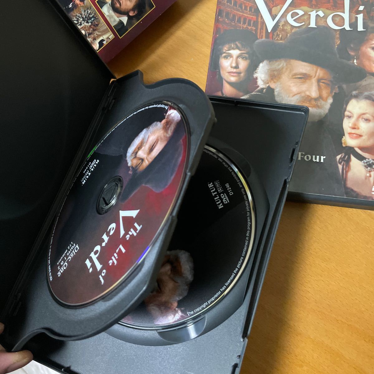 DVD )2枚組が2セット 箱入　The Life of Verdi ヴェルディ クラシック オペラ コンサート　箱底少折_画像2