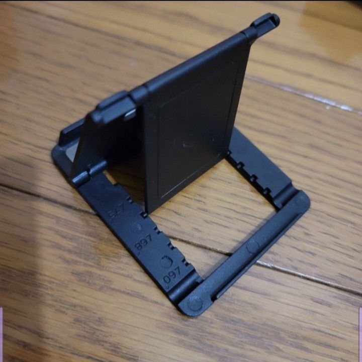 新品 スマホスタンド 角度調節 折り畳み 軽量 黒 スリム コンパクト 持ち運び ポータブル クーポンでお得にどうぞ