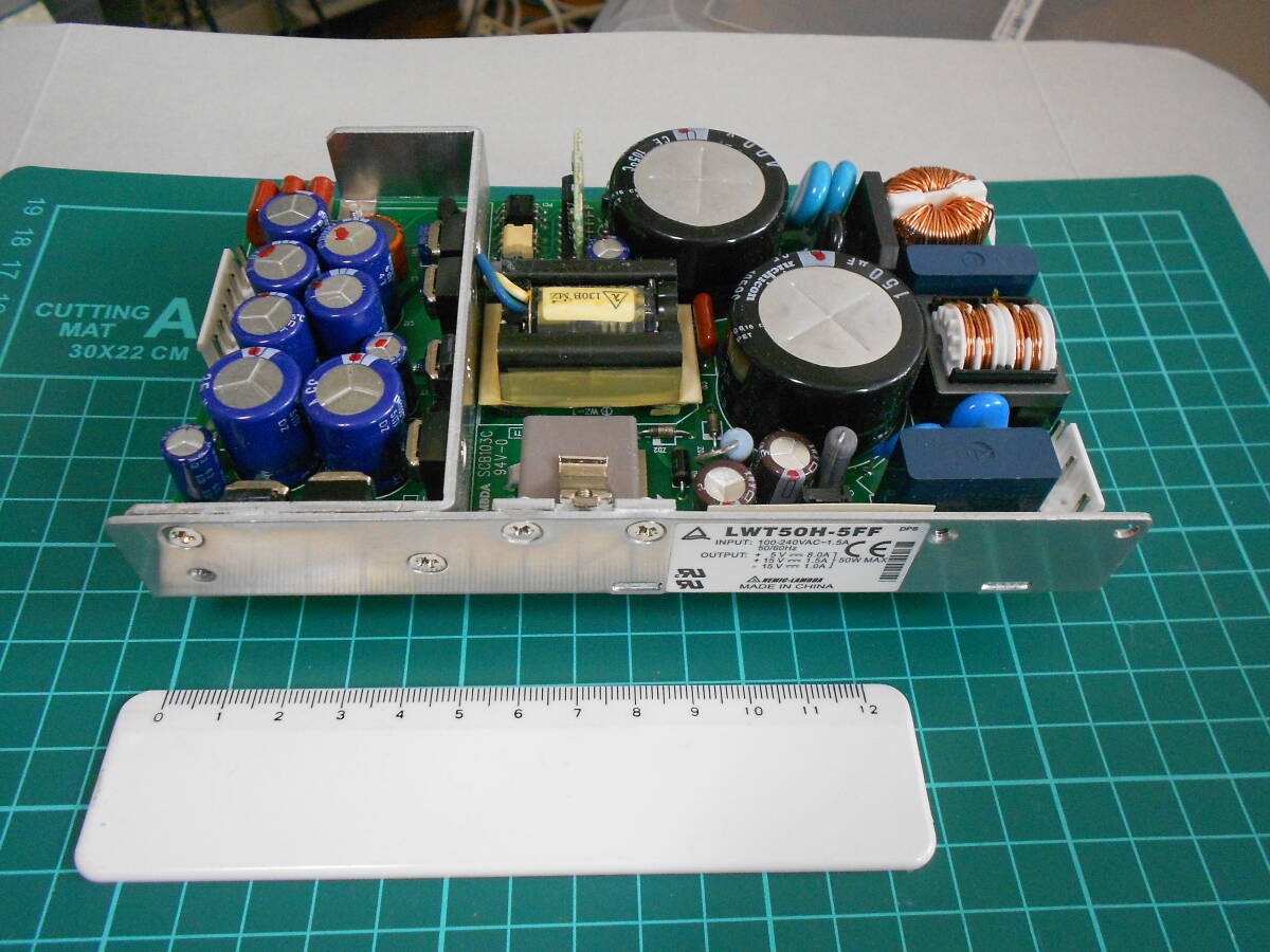 NEMIC-LAMBDA LWT50H-5FF スイッチング電源 +5V 8A +15V 1.5A -15V 1A 50W ジャンク品の画像1