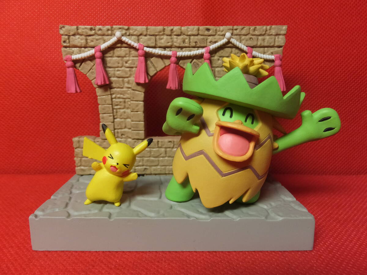 ポケットモンスター　ポケモンの街2 祭りの街角　1.ピカチュウ＆ルンパッパ　フィギュア　本体のみ　中古_画像1