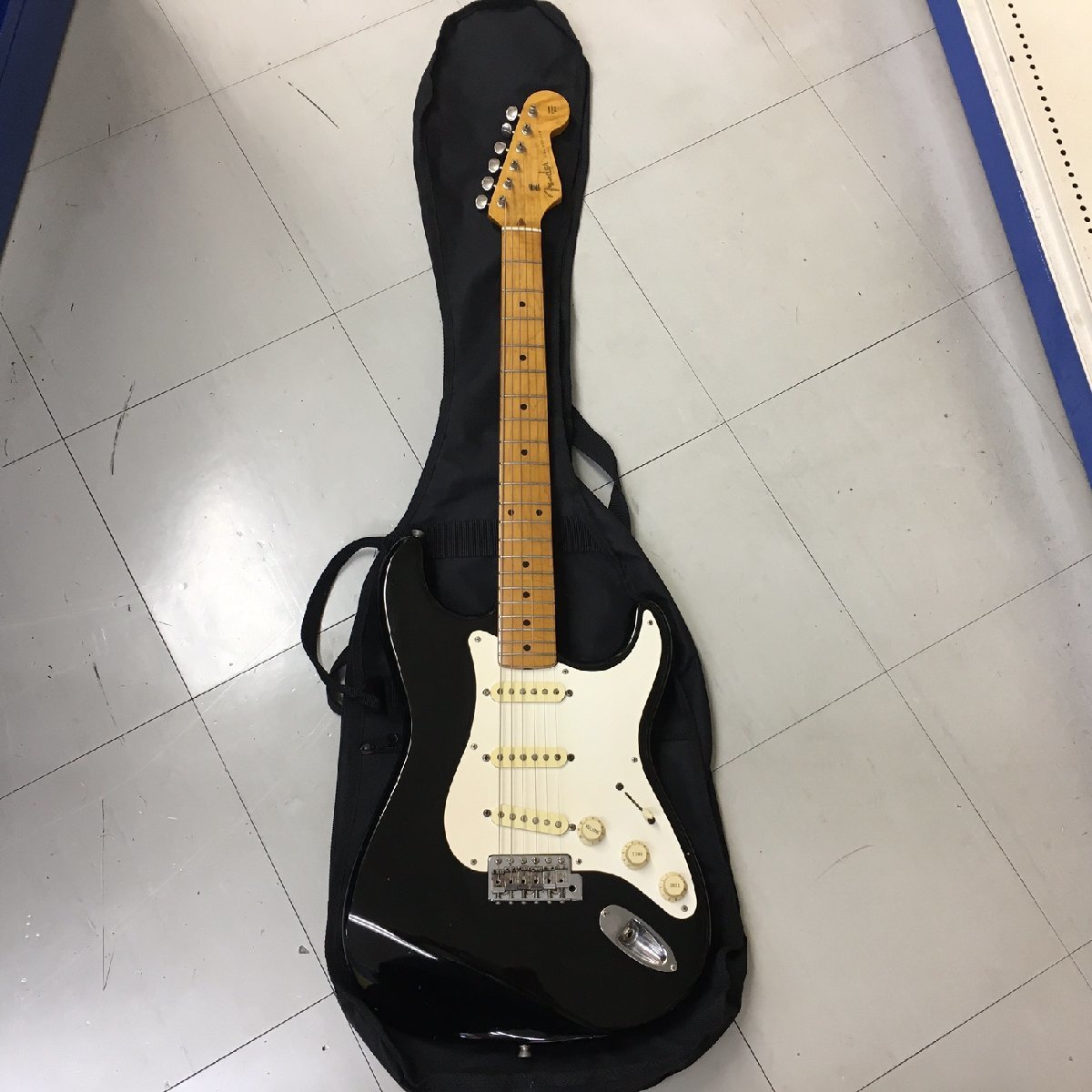 【中古品B】Fender Japan（フェンダージャパン） エレキギター ストラトキャスター ST-57 ブラック（管理番号：063112）_画像1