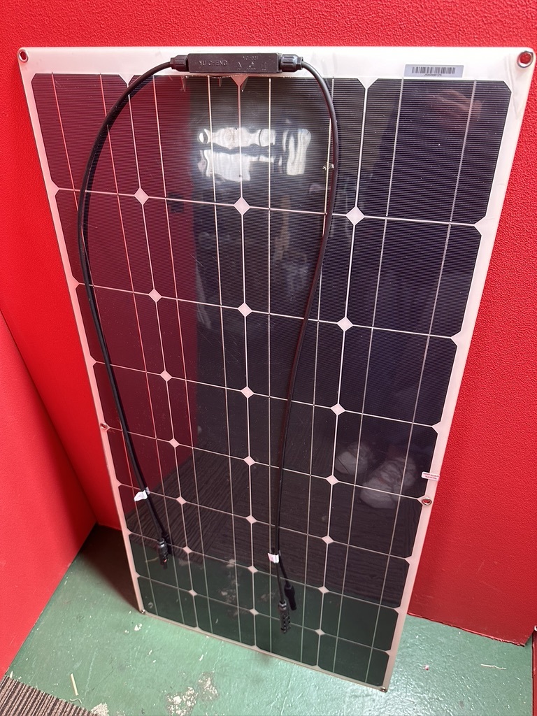 m0585 美品 The Flexible Solar Panel フレキシブル ソーラーパネル RGN 32-100 100W 2枚セット 中古 太陽光発電_画像2