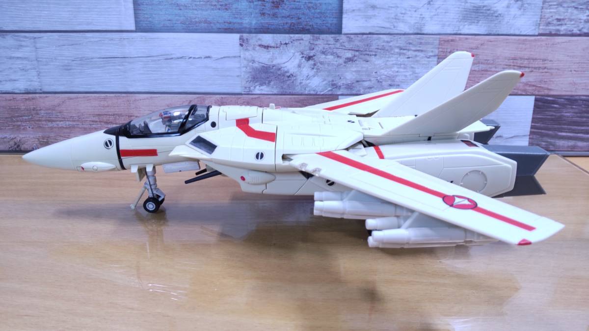 やまと 1／48 VF-1J 一条輝機 スーパーパーツDXセット－ 変形ＯＫ！ポーズ保持力やや弱し・念のためジャンク・超時空要塞マクロス_画像3