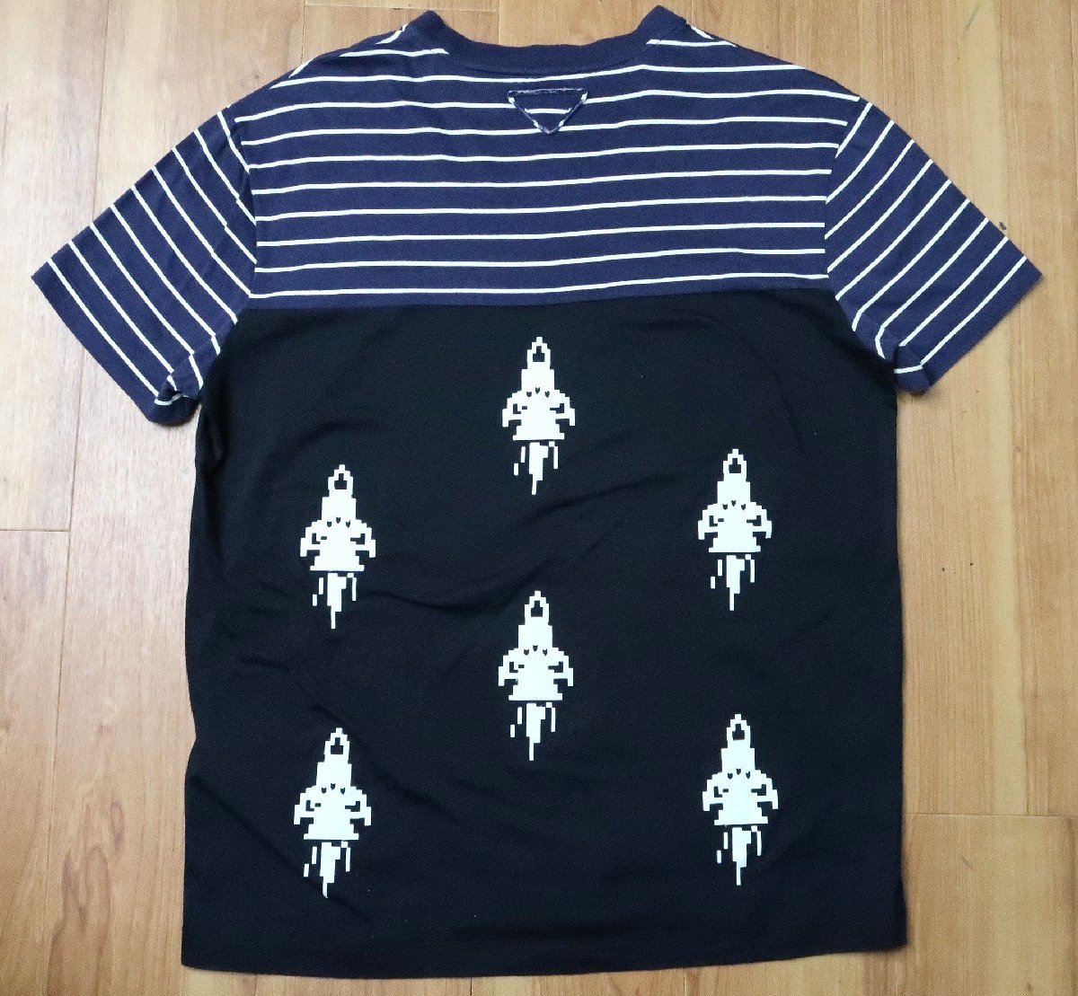 15SS トライアングル ロゴ！ プラダ カットソー ネイビー×ブラック Tシャツ ストライプ インベーダー メンズ シャツ XXL_画像2