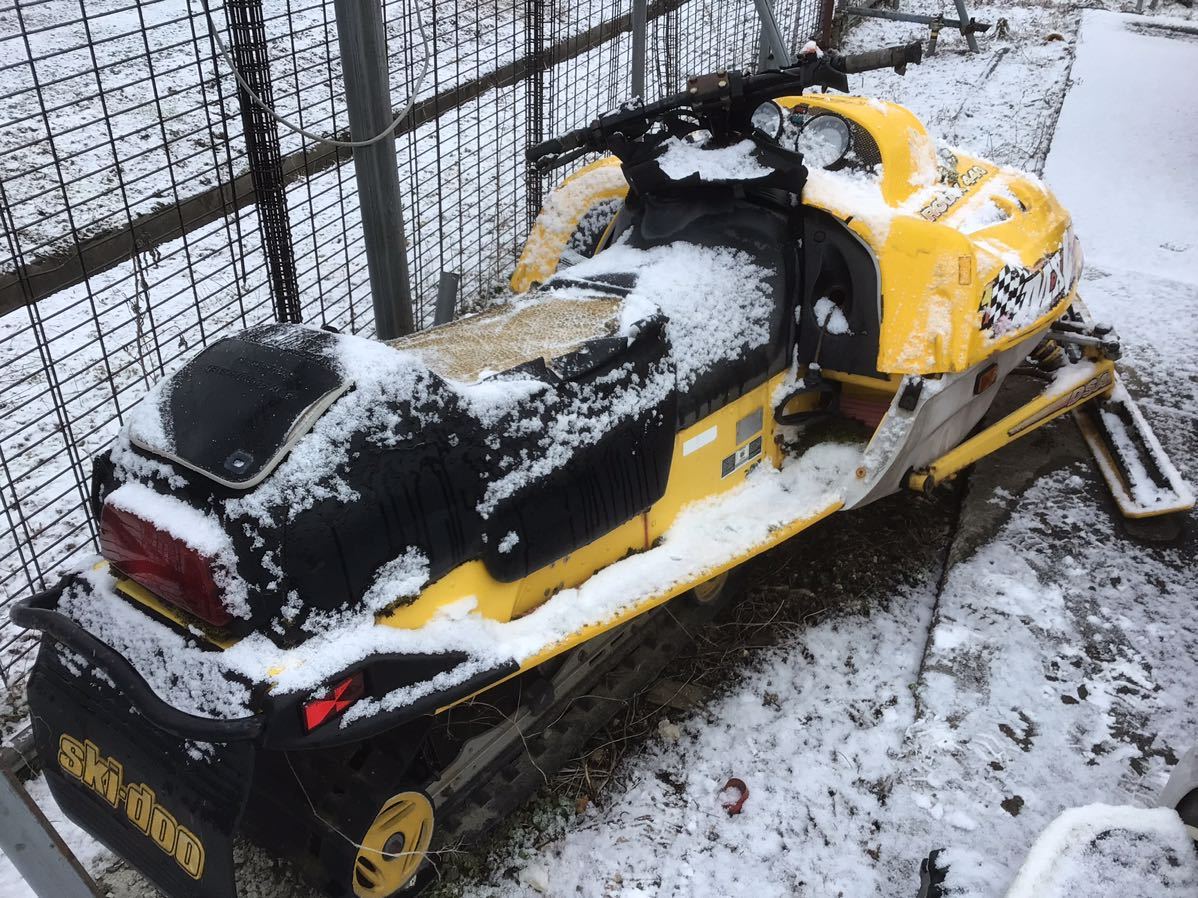 山形発　ski-doo スノーモービル　MXZ440 現状　未整備　部品取り　ジャンク扱い　発送不可　引き取り限定　現物確認大歓迎　売り切り〜_画像2