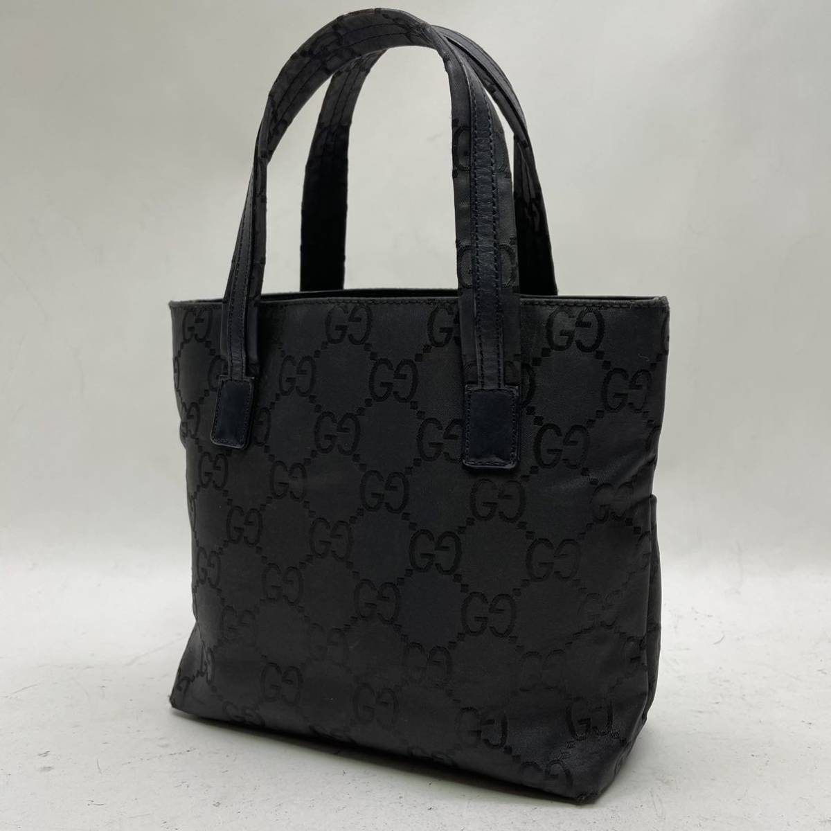 超美品GUCCI グッチ 002・8079 212937 ハンドバッグ B26-13 GG柄 ブラック_画像2