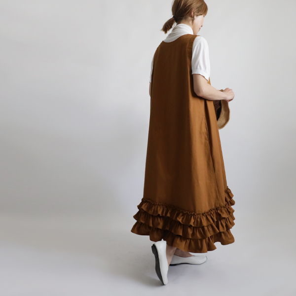 春支度　最終ＳＡＬＥ　１１７ｃｍ　コットン チノ生地　フリル裾　ジャンパースカート　ワンピース　ゆったり　A21