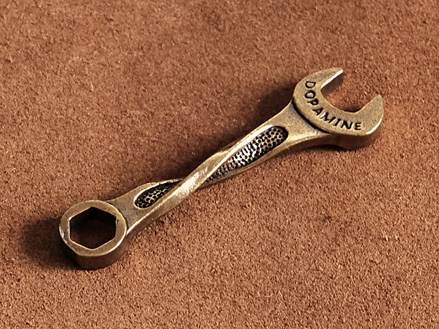 真鍮 キーホルダー（レンチ） スパナ おもちゃ ゴールド 金具 ワークウェア 工具 ツール チャーム ネックレス キーリング ブラスの画像3