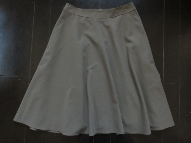■上質美品【INDIVI 】インディヴィ高級日本製フレアースカート9号Mカーキ色 b583_画像7