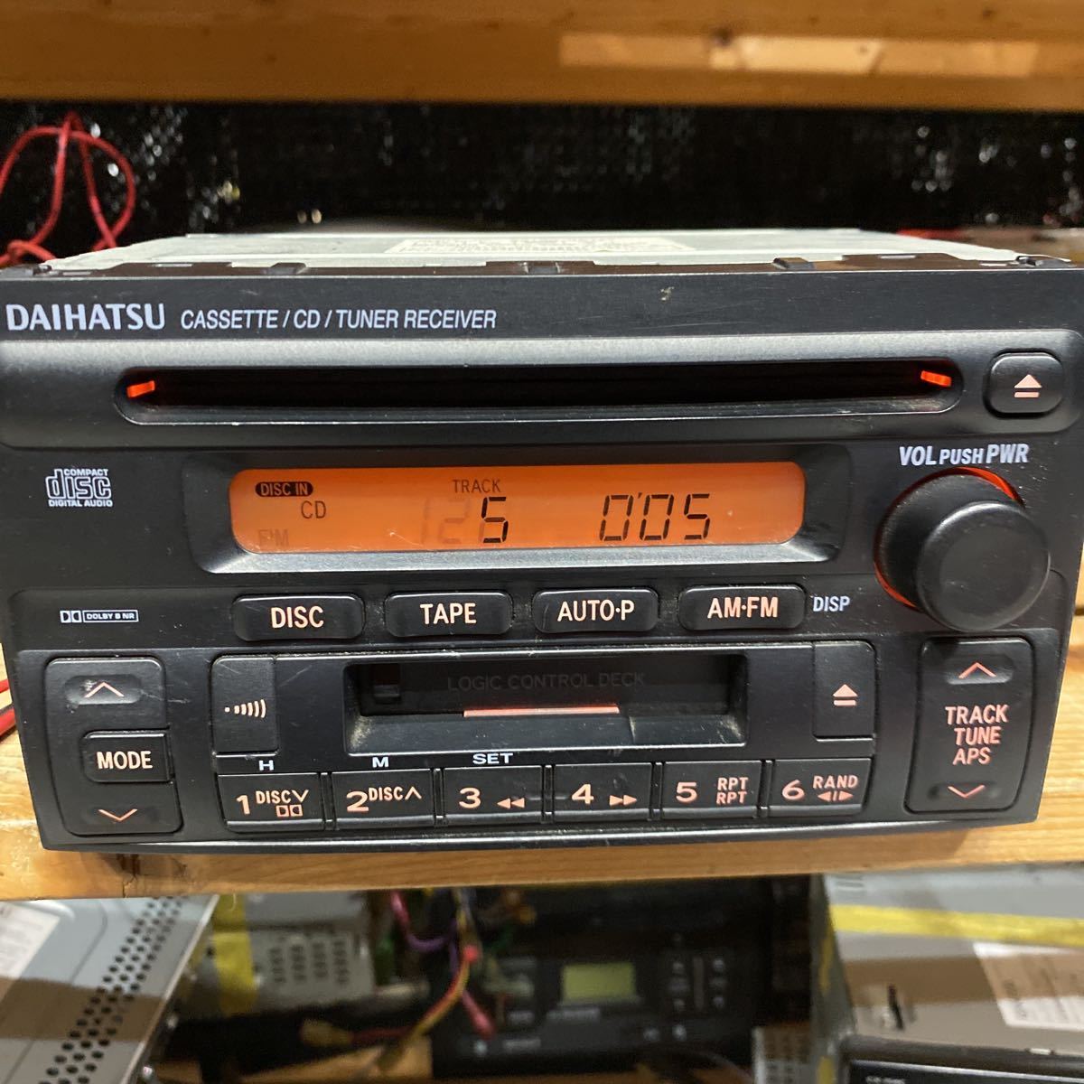 ダイハツ純正　CD/カセット　MODEL NO. 86180-B2030_画像1