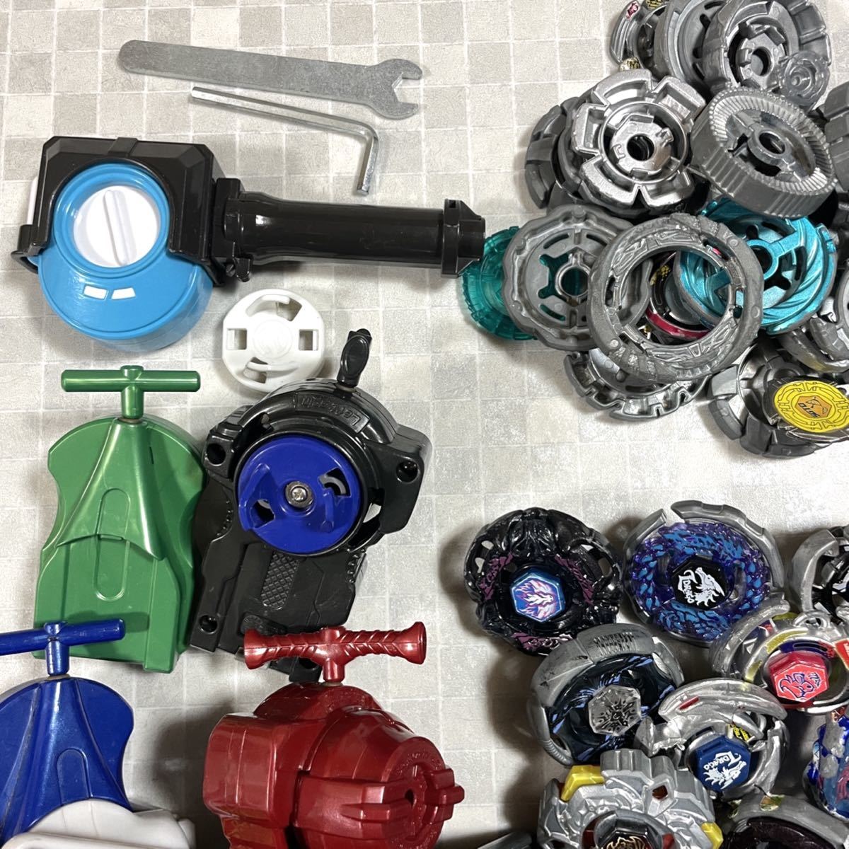 【日本正規品 希少】メタルファイトベイブレード BEYBLADE タカラトミー ランチャー パーツ 大量 まとめ売りセット 現状品_画像2