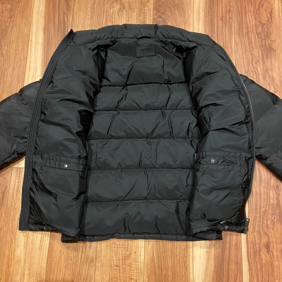 極美品 プラダ PRADA SGY091 ダウンジャケット 黒 サイズ52 極美品 プラダ PRADA SGY091 ダウンジャケット 黒 サイズ52