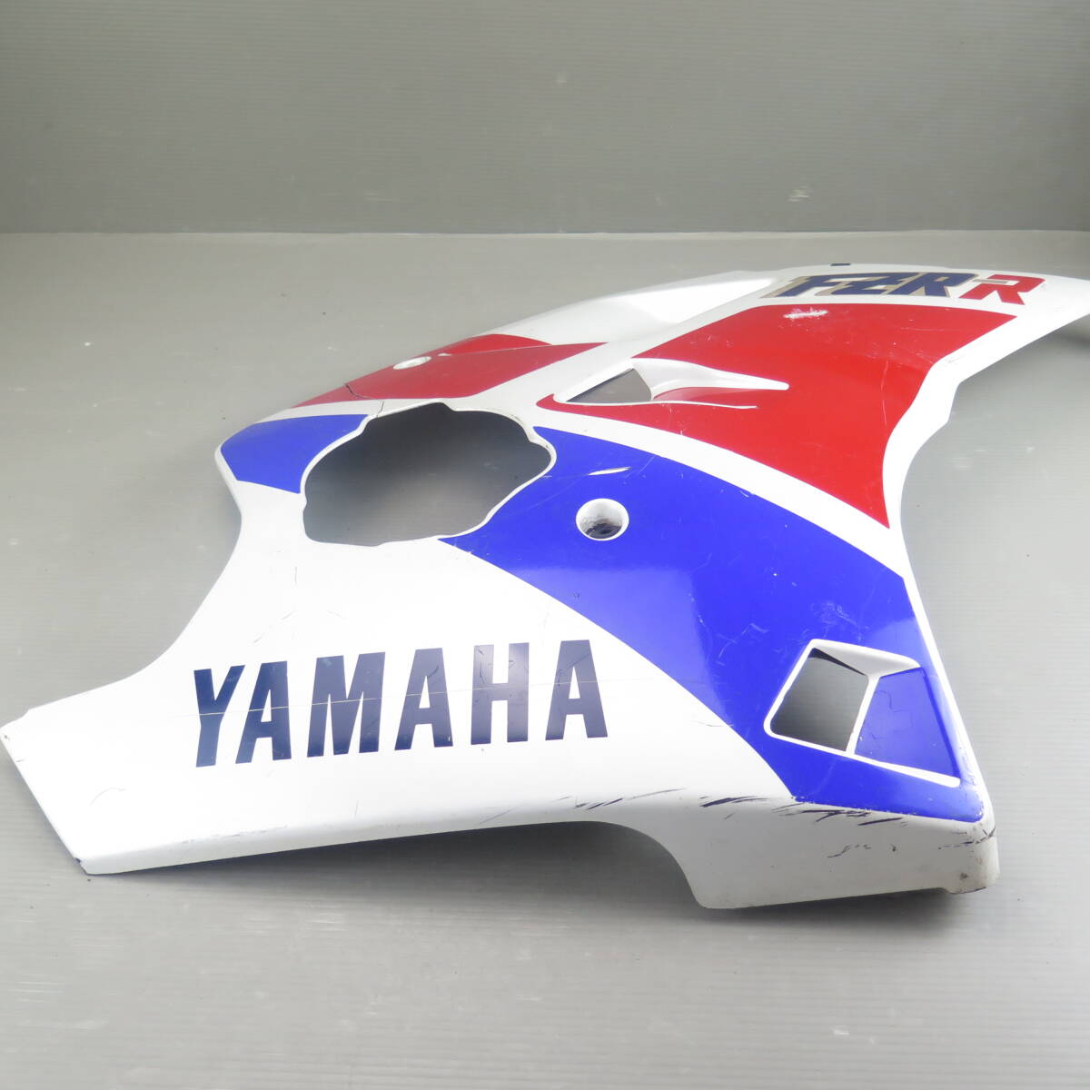 FZR250R [3LN] 前期1989- 純正 サイドカウル アンダーカウル 右 割れありジャンク ヤマハ YAMAHA KR060204_画像5