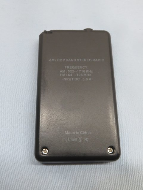 ◎OFFEREE AM/FM 2BANDラジオ デジタル 充電式 イヤホン、USB充電ケーブル付き 動作品 91118◎！！_画像3