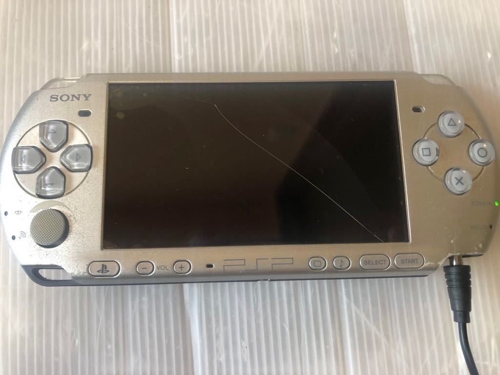 ★動作確認済み　PSP 3000 ジャンク　液晶割れ　プレイステーションポータブル ミスティックシルバー　送料無料★_画像1