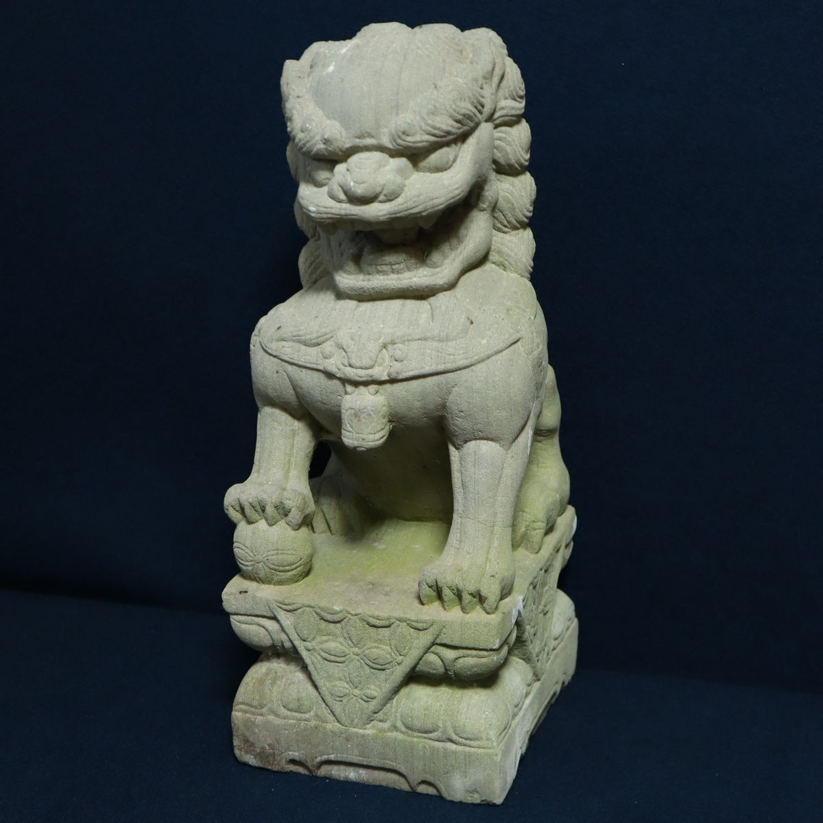 時代物 高39cm 14.8kg 狛犬 玉獅子 石像 彫刻 1体 置物 (検索 飾り物 魔除け 玄関 オブジェ 古美術