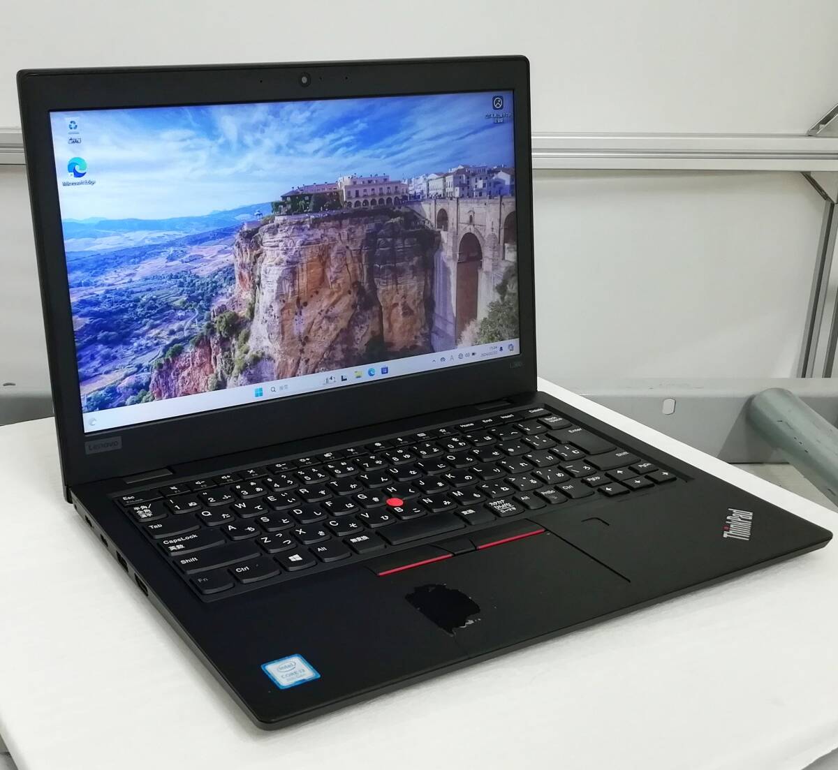 Lenovo ThinkPad L380 Core i3 8130U メモリ8GB 新品SSD M.2 SATA256GB Windows11 ひび割れあり ノートパソコン 即納【H24022116】_画像1