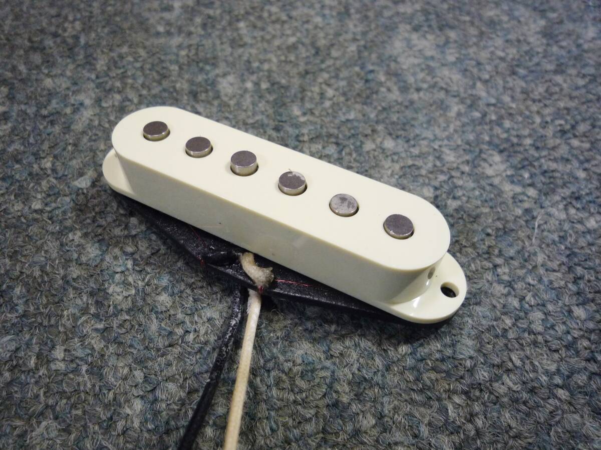 1990年代製 Lindy Fralin Strat Blues Special Staggard Single coil Pickup Neck　リンディ フレーリン フロント用_画像3