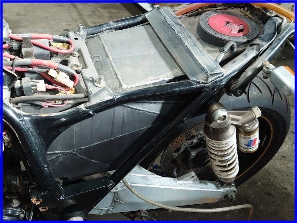 {W3}V-MAX one-off aluminium fuel tank &M900 diversion seat!