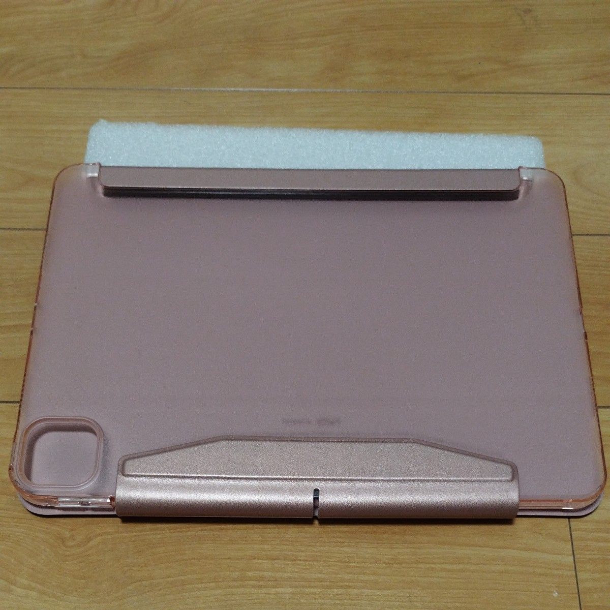iPad iPadケース　タブレットケース　ピンク　マグネット　３つ折り　ESR