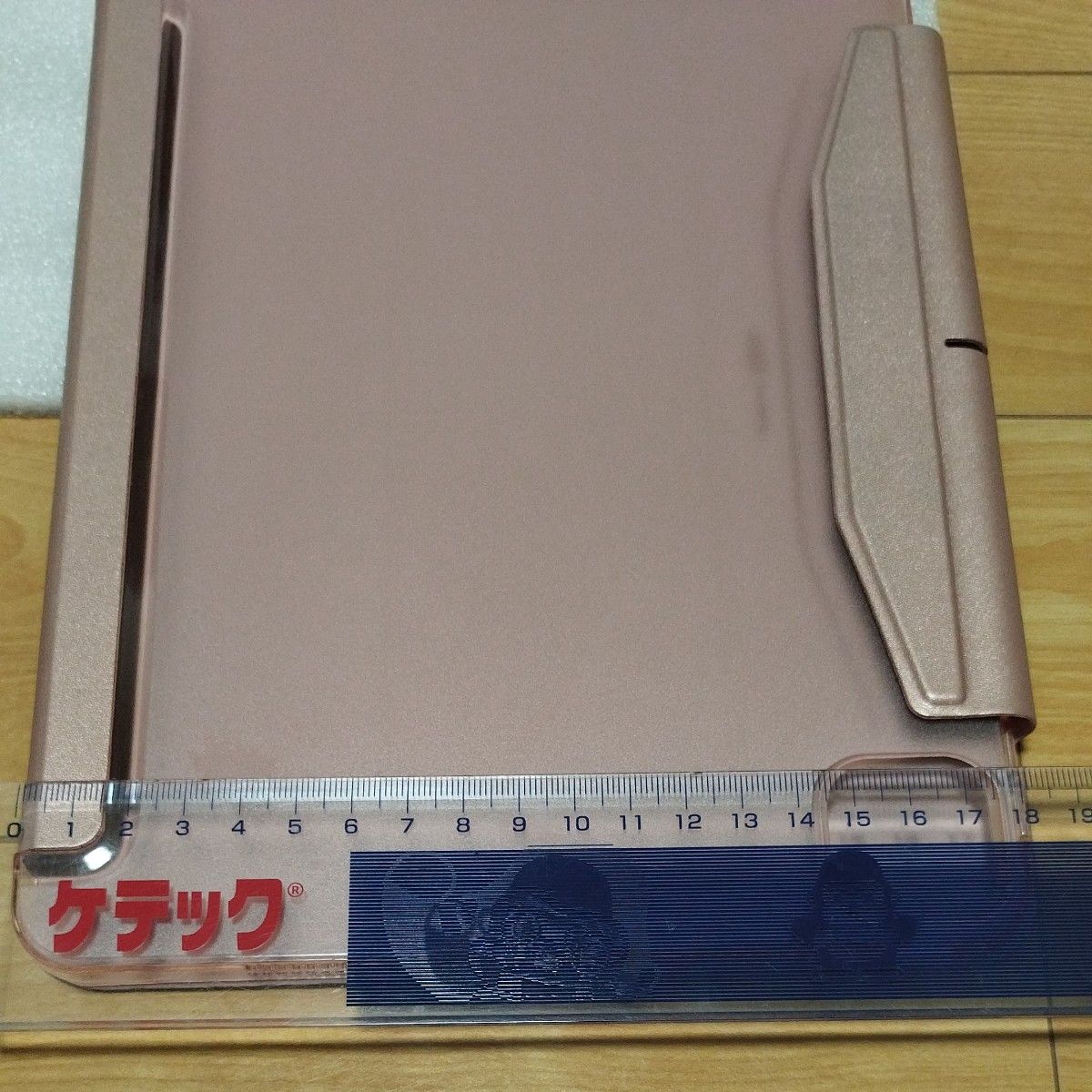 iPad iPadケース　タブレットケース　ピンク　マグネット　３つ折り　ESR