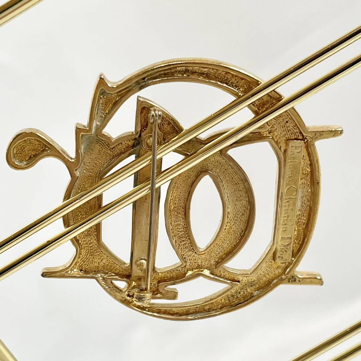 クリスチャンディオール ブローチ ゴールド 金 ロゴ - アクセサリー