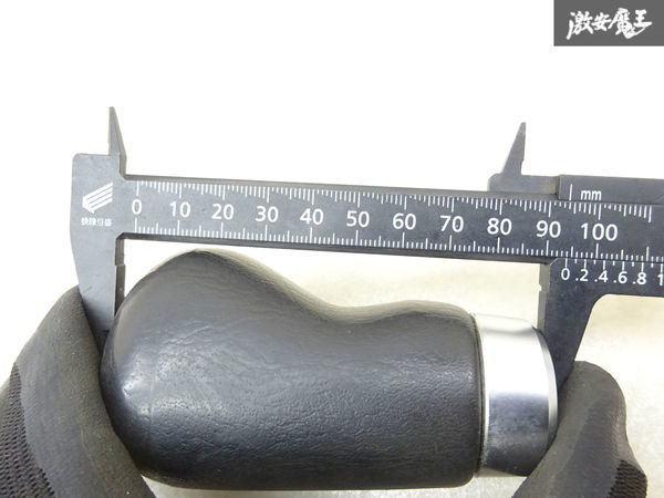 メーカー不明 社外 汎用 シフトノブ シフトレバー 黒系 ウレタン 5速 全長：約94mm 外寸 約46mm×54mm ネジピッチ M12×P1.25 即納 棚9-3-Aの画像6