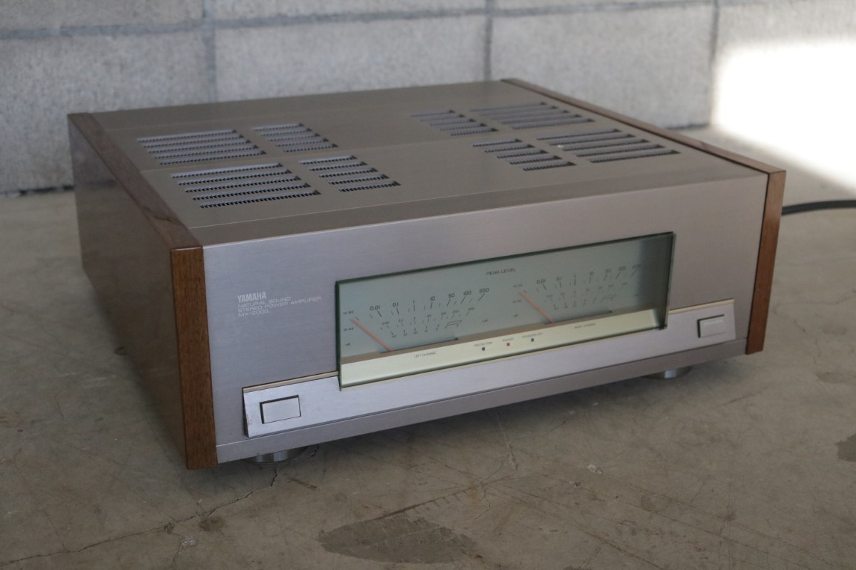 中古 ヤマハ YAMAHA MX-2000 ステレオパワーアンプ 日本製 オーディオ機器【通電確認済】現状品 ステレオ 音響機器 機材 _画像10