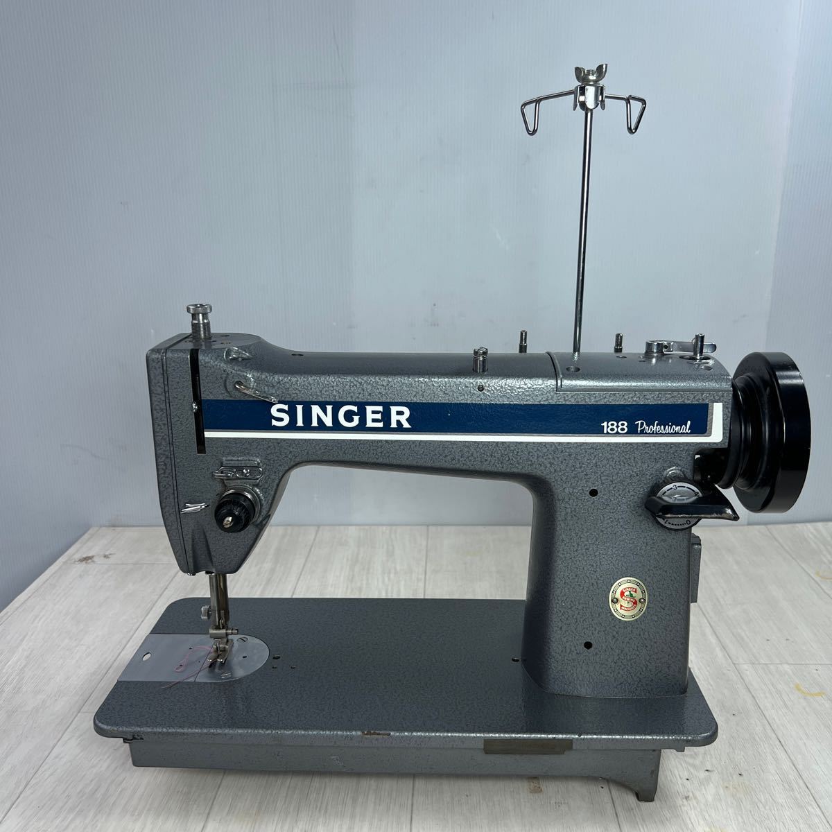 SINGER シンガー 工業用ミシン 188 Professional プロフェッショナル アンティーク ハンドクラフト 職業用ミシン 動作未確認【ジャンク】_画像1