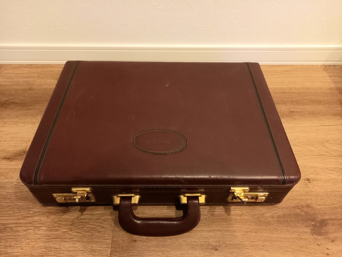 Camus Congat Leather Attacte Case Business Bag Suit Case Tip Lock Type Retro Antique Stique Store K809
