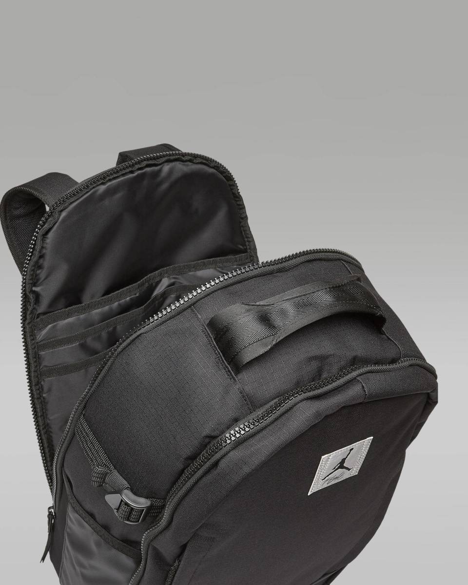 送料無料発送 JORDAN BRAND NIKE AIR Jordan Flight Backpack 29L BLACK リュック 人気完売 正規品 新品未使用タグ付き (撮影の為開封）_画像5