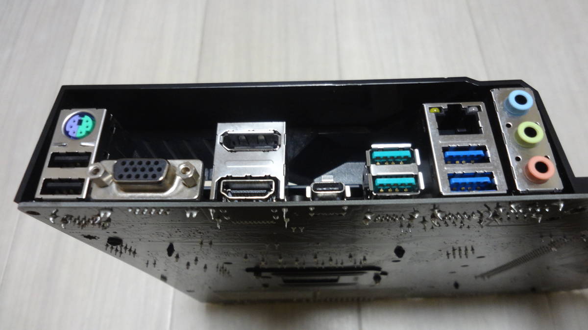 ASUS TUF H370 PRO GAMING ATXマザーボード CPUソケット：LGA1151 付属品I/Oパネル・ネジ・SATAケーブル その5 ※中古ジャンク扱いの画像6