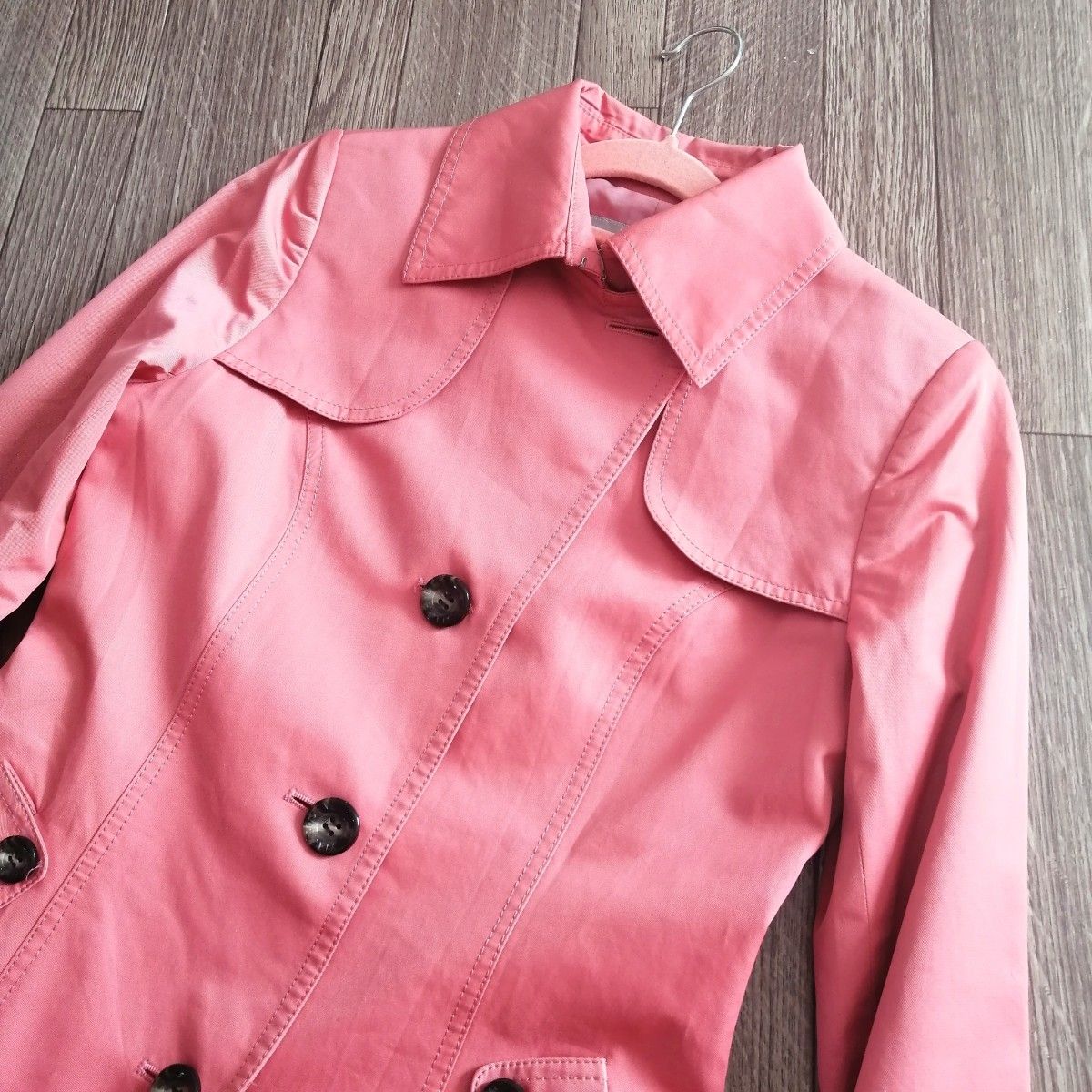 【定価50000円程】ビアッジョブルー　ピンク　光沢が高級感のある　トレンチ　スプリング　コート