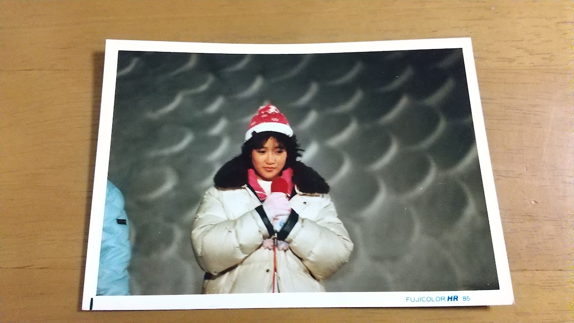 岡田有希子　生写真　札幌雪祭り　用紙サイズ約8cm×11.5cm_画像1