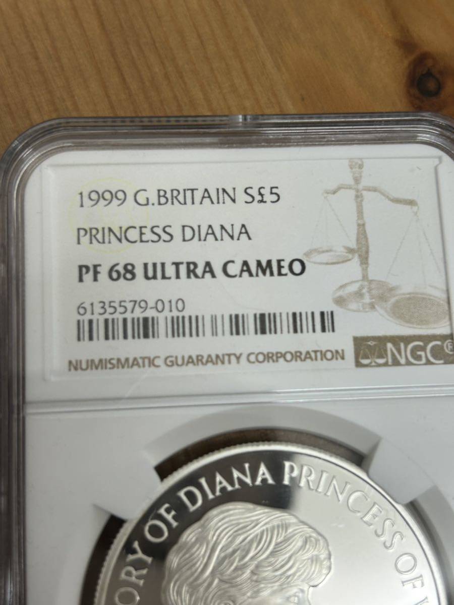 【2-120】 未使用 1999 英国 ロイヤルミント プリンセス ダイアナ 追悼記念 プルーフ 大型 銀貨 ￡5 5ポンド 準最高鑑定 NGC PF68_画像3