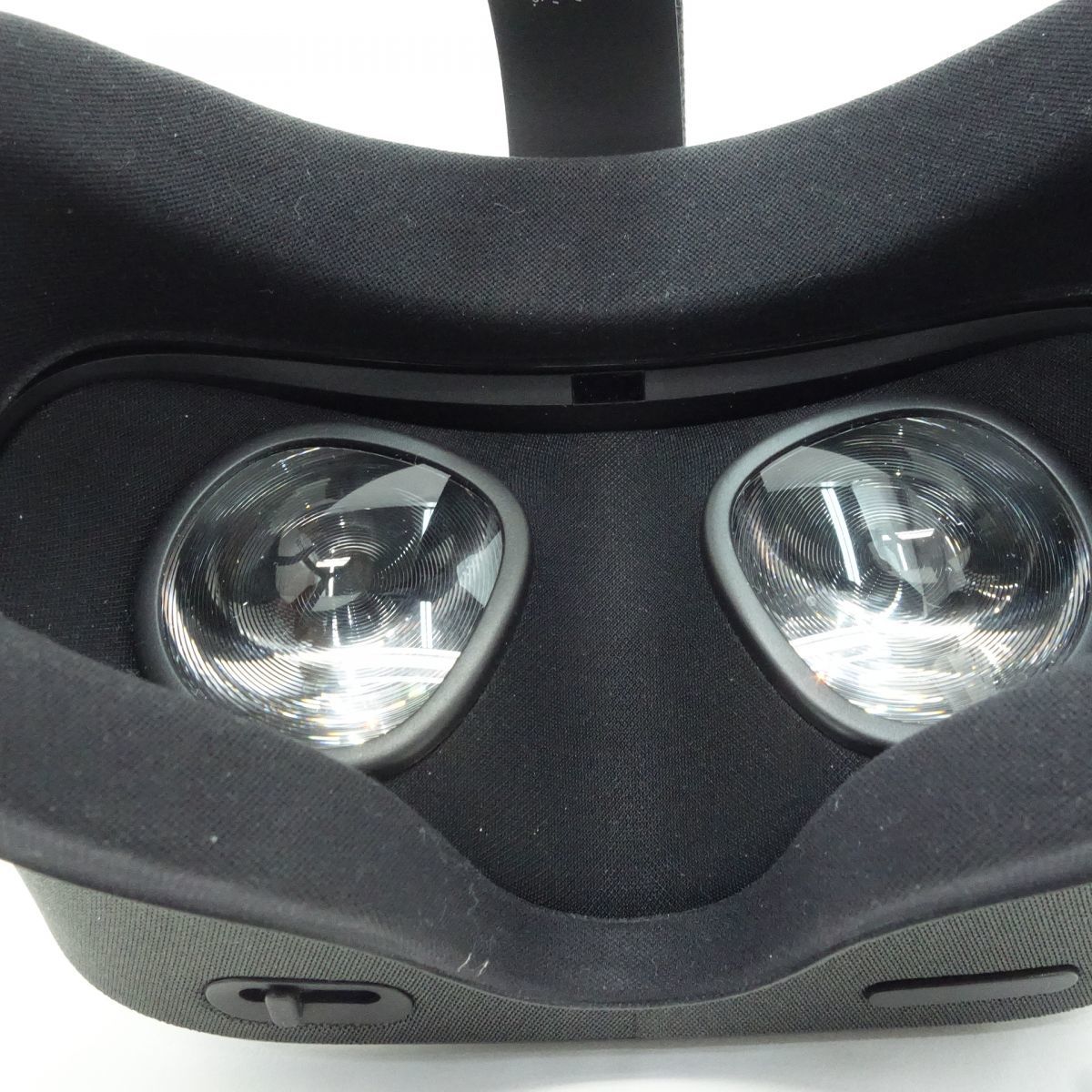 099 Oculus/オキュラス Quest/クエスト 完全ワイヤレス 一体型VRヘッドセット 128GB ※中古_画像5