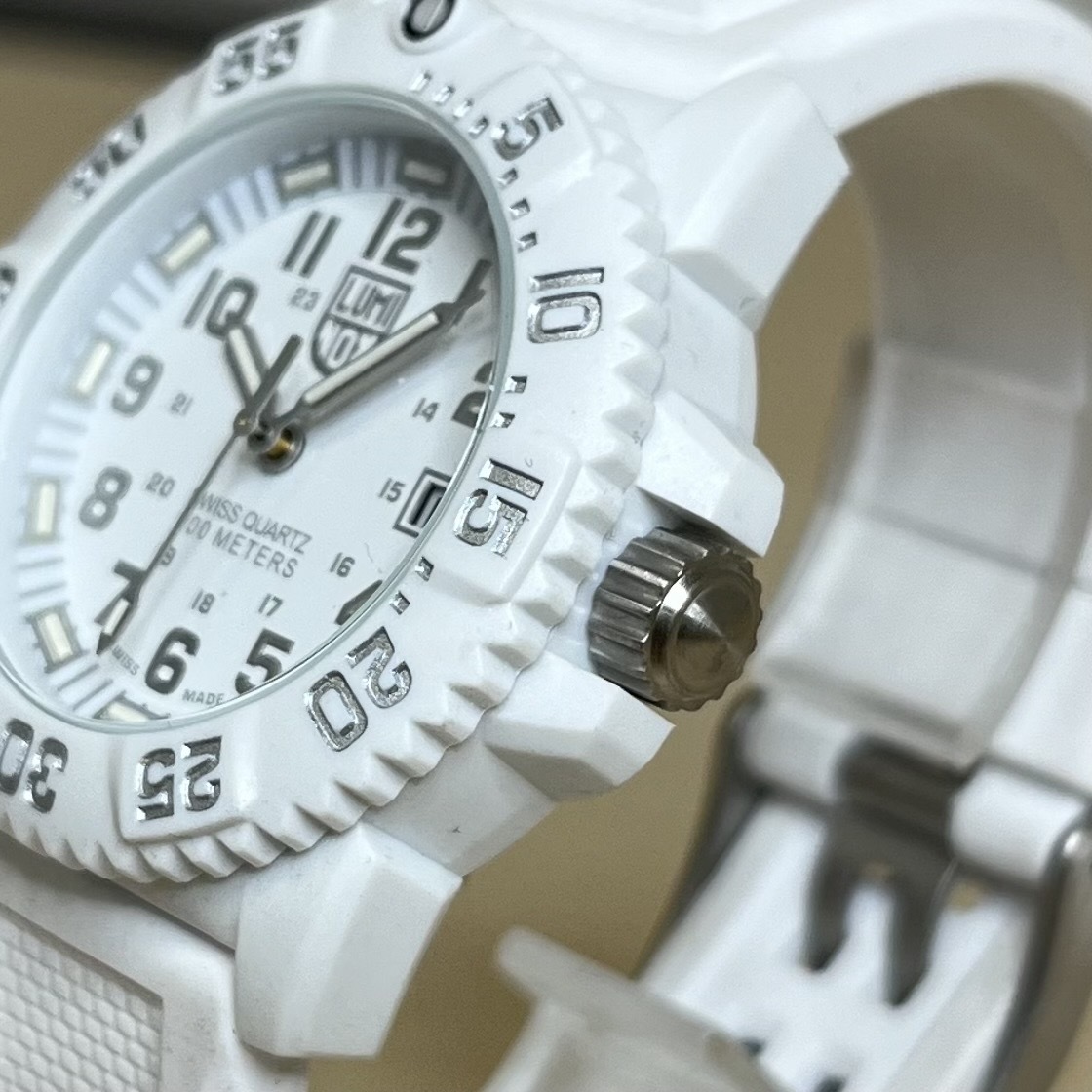 美品 ルミノックス xs.7057.wo 200mダイバーズ ユニセックス 腕時計 ホワイト 白 アウトドア ミリタリーウォッチ_画像2