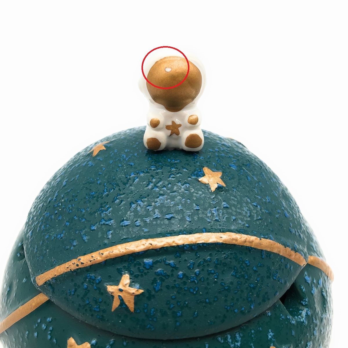 訳あり 灰皿 惑星の上に座る宇宙飛行士 球形 星模様 蓋付き 陶器製 (グリーン)_画像2