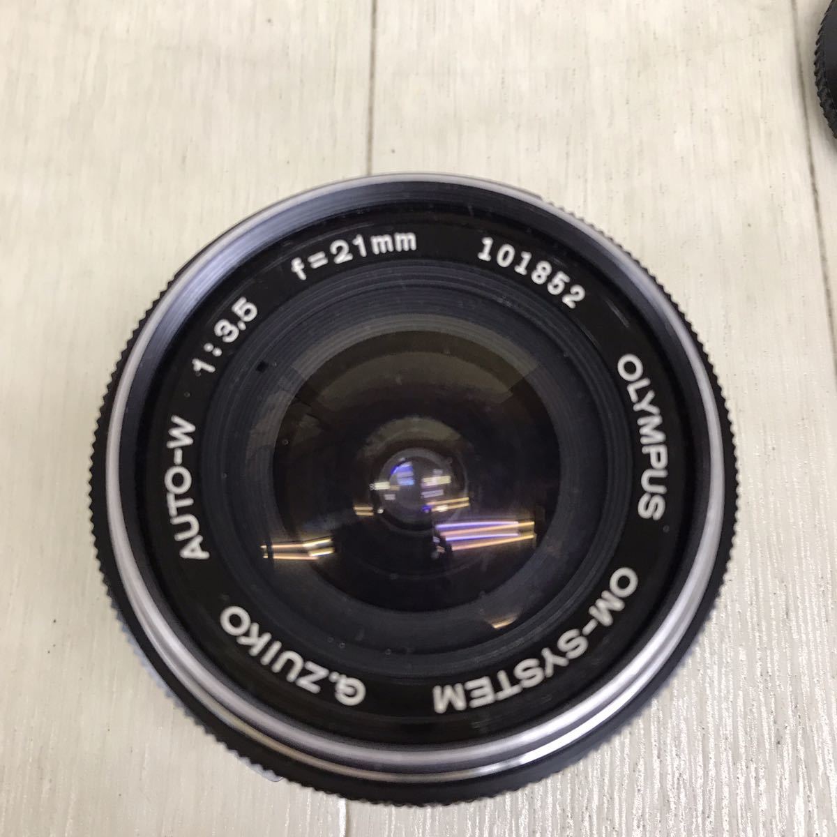 B1722 希少 レア OLYMPUS OM-SYSTEM G.Zuiko Auto-W 21mm F3.5 カメラ レンズ 単焦点 オリンパス 動作未確認 現状品 ジャンク_画像2