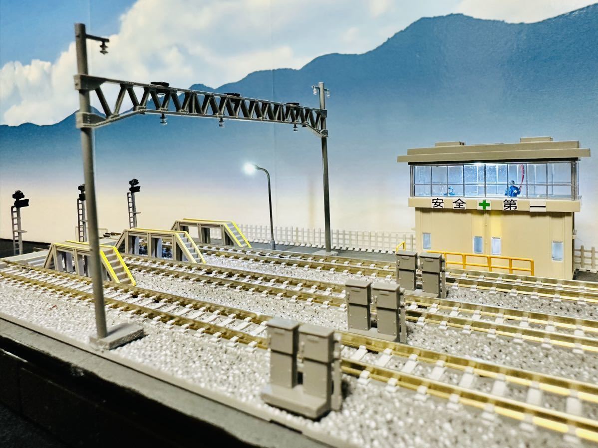 新品　鉄道模型　Nゲージ　ジオラマ　昭和の車両基地　展示台　ディスプレイケース　LED電飾　ライトアップ　クリアケース付　TOMIX _画像4