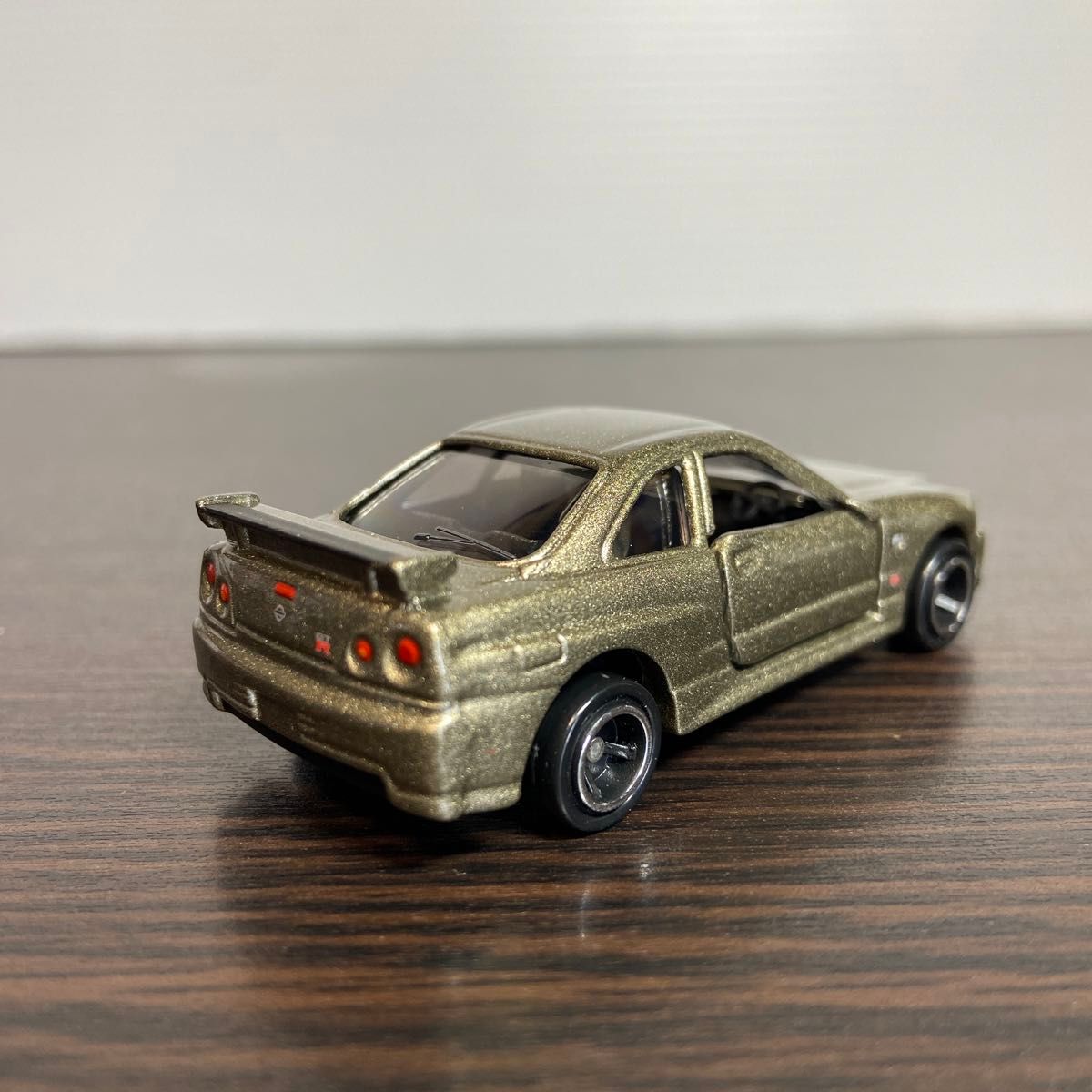 スカイライン誕生50周年記念「トミカ」スカイライン GT-R BNR スカイライン誕生50周年記念「トミカ」スカイライン GT-R BNR