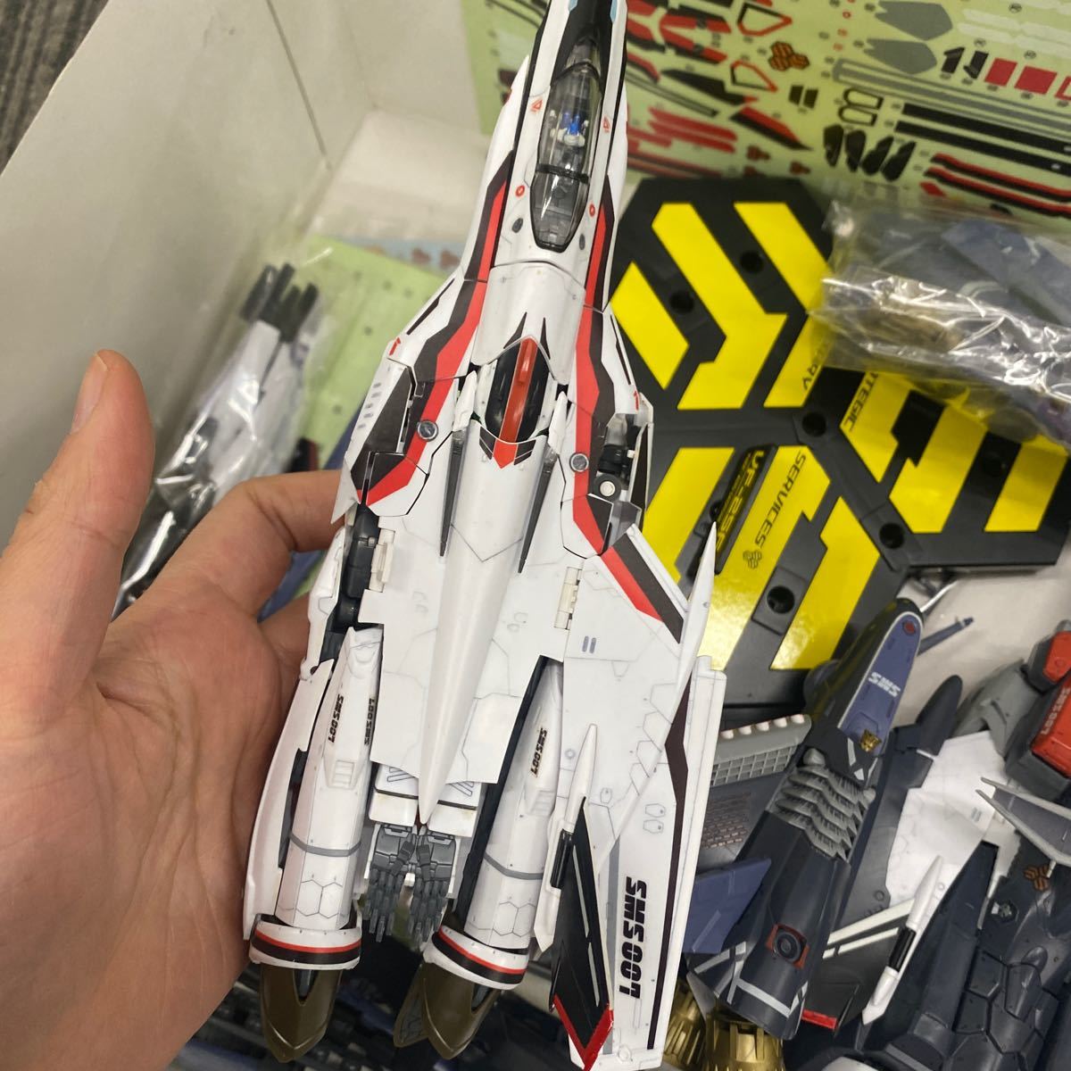 07444 組立済みプラモデル まとめ現状ジャンクVF-25F アーマードメサイアバルキリー アルト機 1/72スケール マクロスF 超時空要塞マクロスF_画像2