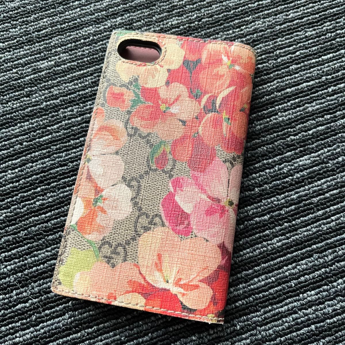 GUCCI グッチ iPhone スマホケース 手帳型 グッチブルーム 花柄 GUCCI グッチ iPhone スマホケース 手帳型 グッチブルーム 花柄