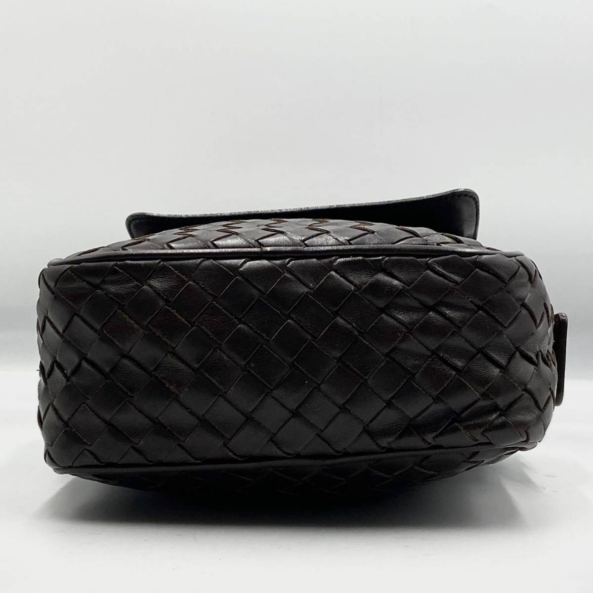 1円【極美品】BOTTEGA VENETA ボッテガヴェネタ イントレチャート メンズ ショルダーバッグ ポシェット サコッシュ レザー ブラウン 茶色_画像5