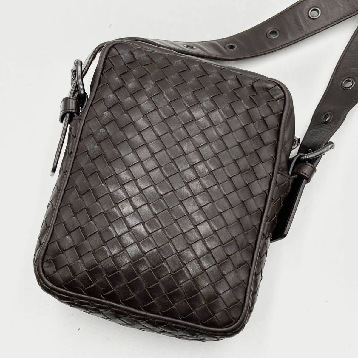 1円【極美品】BOTTEGA VENETA ボッテガヴェネタ イントレチャート メンズ ショルダーバッグ ポシェット サコッシュ レザー ブラウン 茶色_画像2