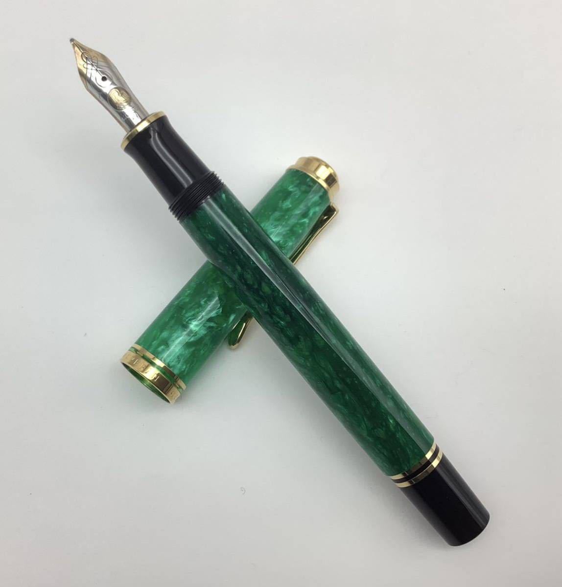 30 万年筆 PELIKAN ペリカン 特別生産品 SOUVERAN スーべレーン M600 ヴァイブラントグリーン ペン先 14C 585 M 筆記可能 筆記用具 文房具