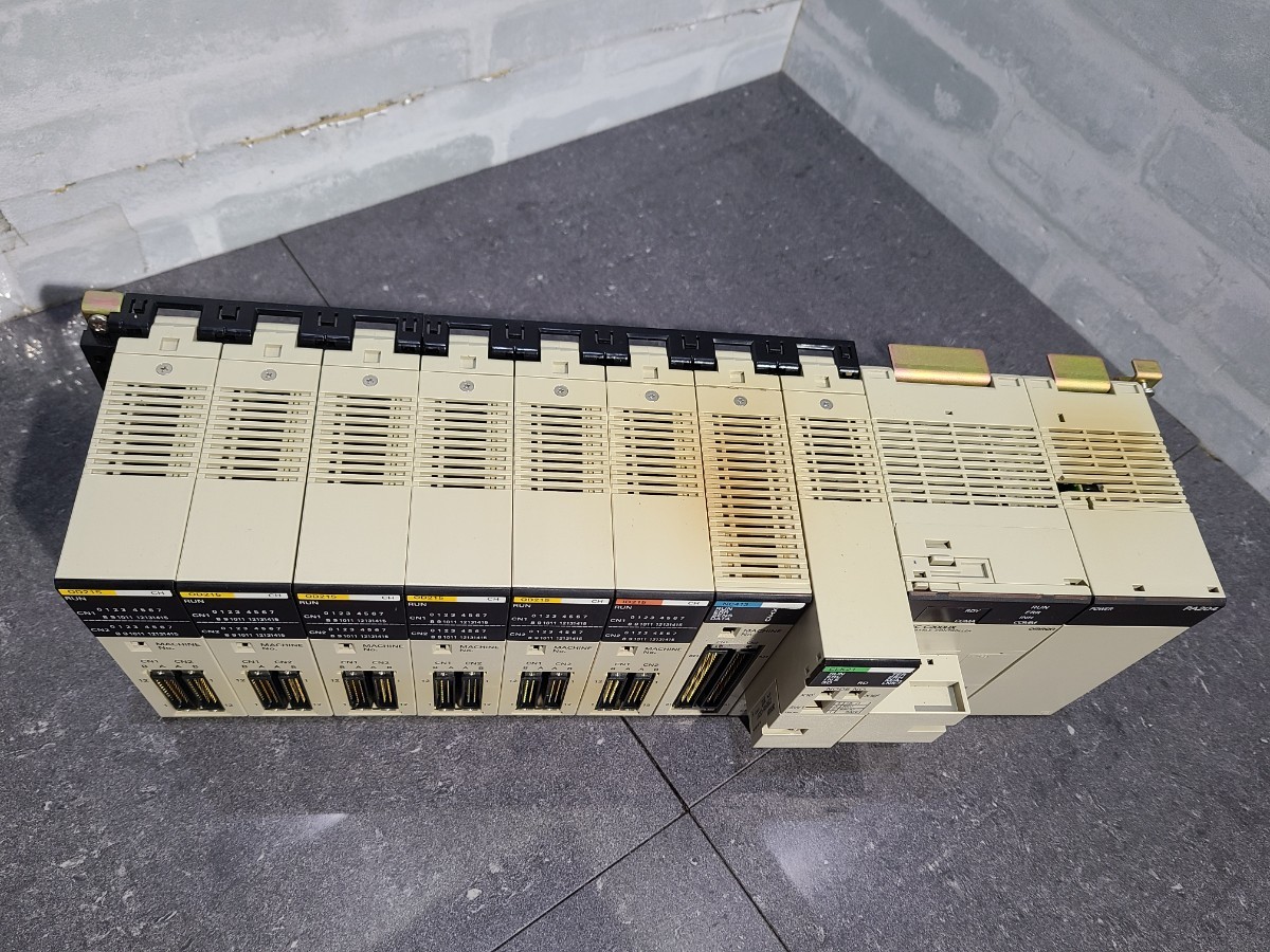 【中古動作品】管1Y248 OMRON シーケンサ OD215(5個)出力ユニット/ID215入力ユニット/NC413/CLK21/SYSMAC C200HX CPU64/PA204_画像5